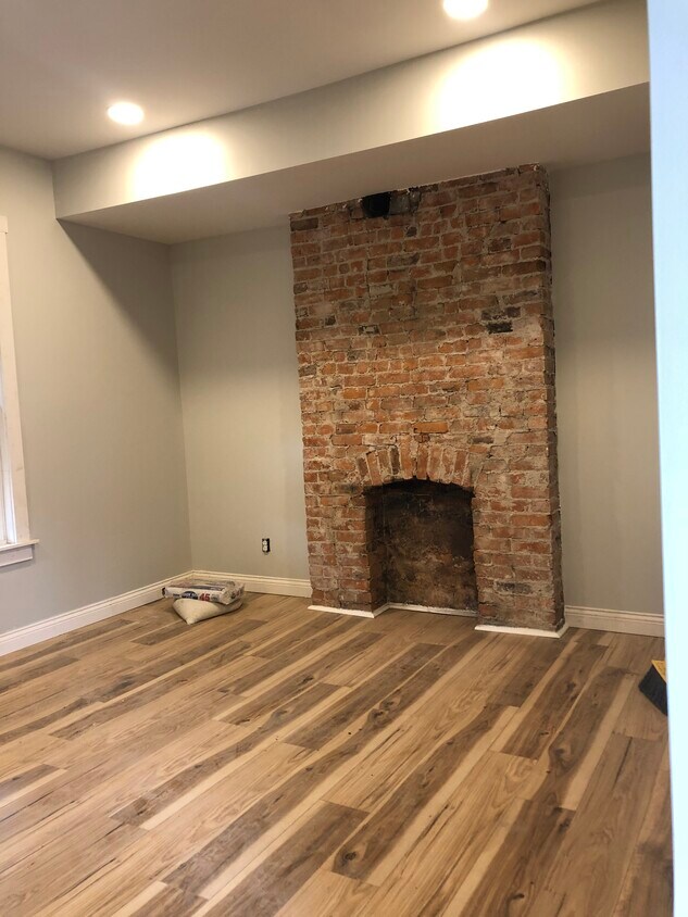 Living area - 1432 Wendell Ave