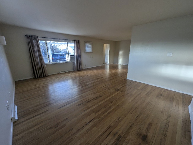 Building Photo - 20 Loch Lomond Ln