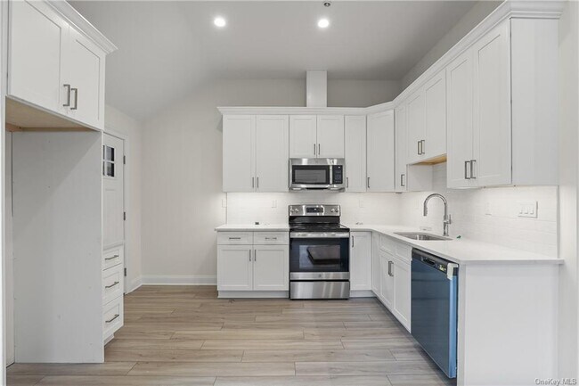 Building Photo - 225 Katonah Ave