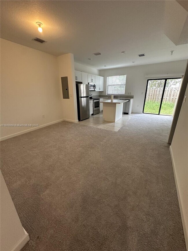 Foto del edificio - Northeast 3rd Place, North Miami Beach, FL 33179 - 3 BR 3 BA townhouse