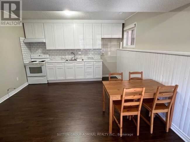 Building Photo - 104 Helena St