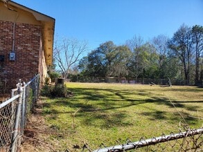 Building Photo - 401 Northside Dr