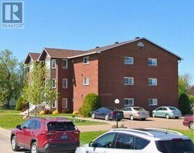 Building Photo - 85 Edey St