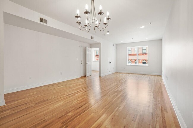 Building Photo - 127 Clinton St