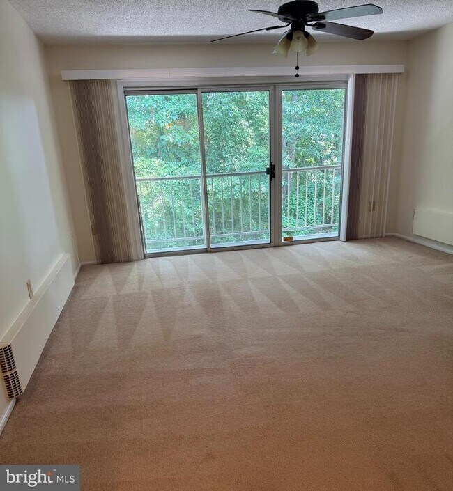 Foto del edificio - 96 Willow Ct