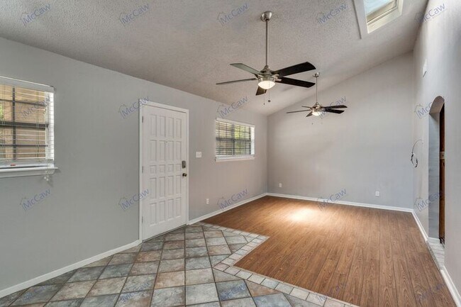 Foto del edificio - 5117 Bahama Dr