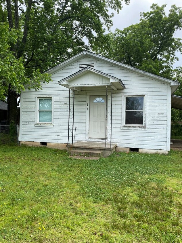 Foto principal - Come look at this 2 bedroom 1 bath home