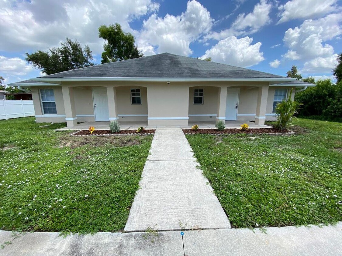 2 Bed 2 Bath Duplex in San Carlos Park - 2 Bed 2 Bath Duplex in San Carlos Park