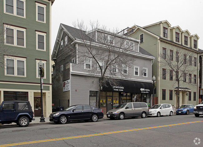 Building Photo - 246 W Broadway