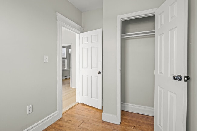 Building Photo - 30 Wainwright St