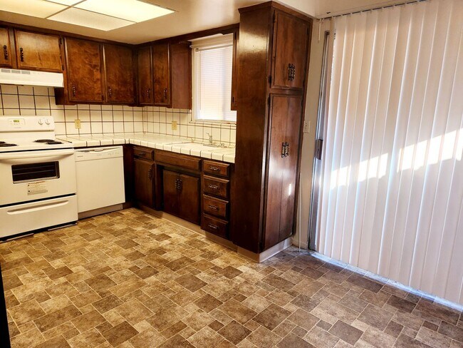 Foto del edificio - Two Bedroom Apartment Coming Soon! This Wi...