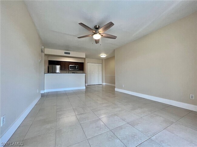 Building Photo - 5319 Summerlin Rd
