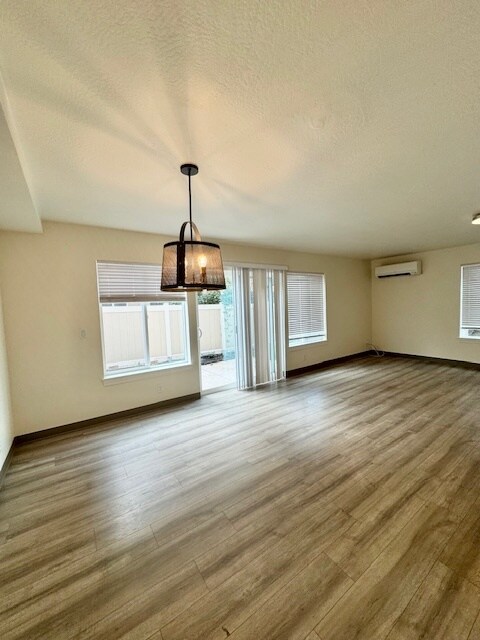 Foto del edificio - 954 E 10th St