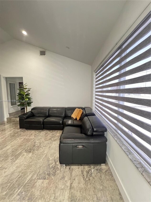 Foto principal - 3655 NW 14th St