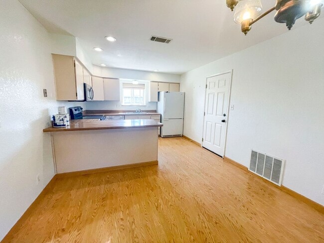 Building Photo - This gorgeous Pine Hills home has a large interior, 2-car garage, and fully-fenced yard!