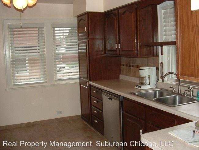 Building Photo - 3 br, 2.5 bath House - 459 N Wolf Road