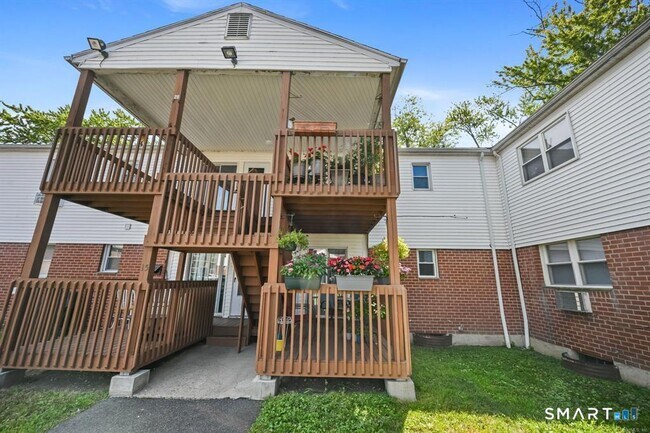 Building Photo - 15 Cherry Hill Dr