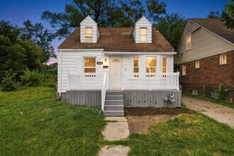 Building Photo - 8650 Greenview Ave