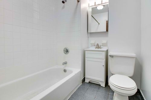 Foto del edificio - 369 W 51ST St