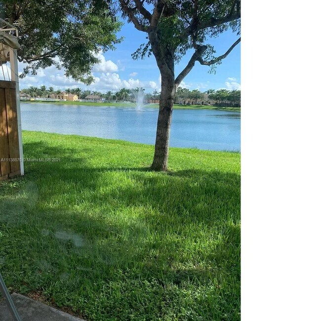 Foto del edificio - 1422 SE 24th Ct