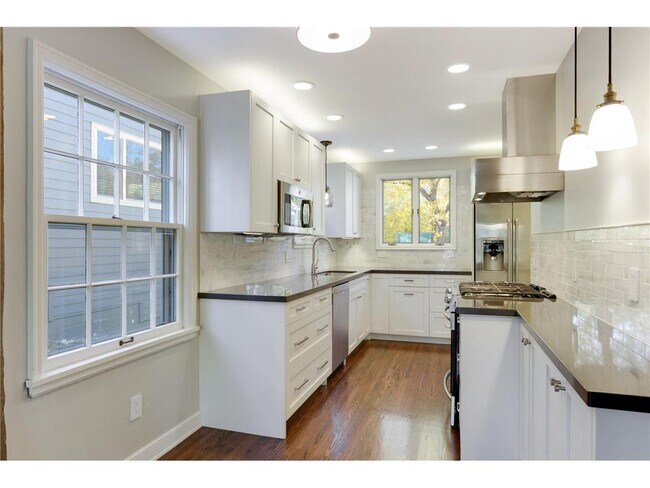 Foto del edificio - 4020 Ewing Ave S