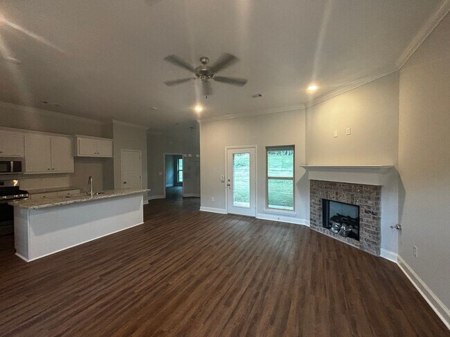 Building Photo - ****JUST REDUCED!!PLUS 1ST MONTHS RENT IS ...