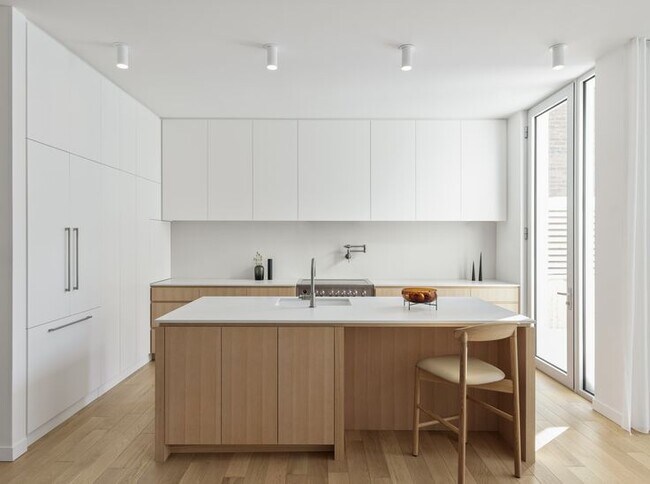 Building Photo - 3 Oxenden Crescent