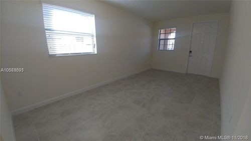 Foto del edificio - 3356 SE 1st St