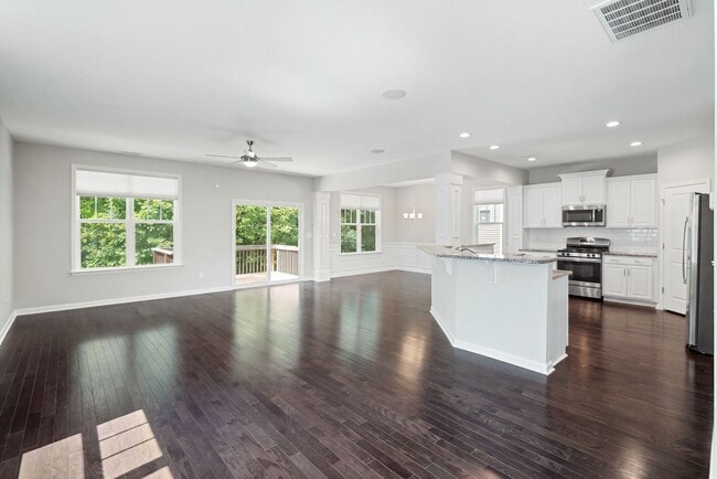Building Photo - 306 Garden Walk Dr
