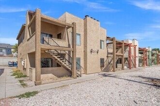 Building Photo - 2017 Winwood St
