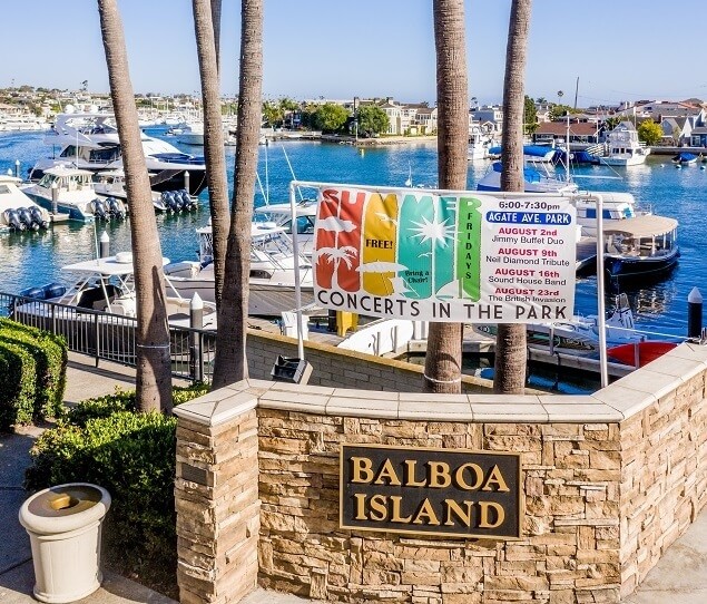 A sign along the bay welcomes visitors to Balboa Island
