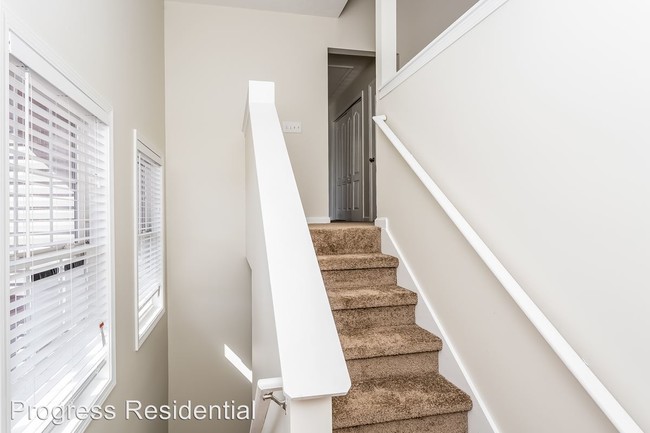 Building Photo - 10 Stone Ridge Dr