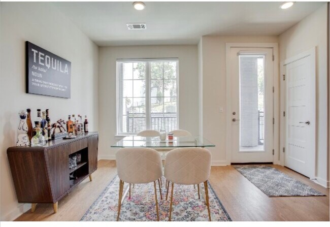 Foto del edificio - 600 E Trinity Ln