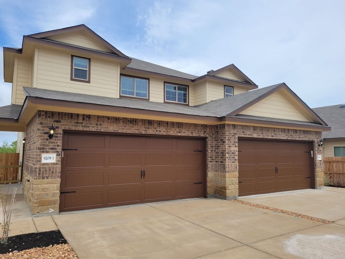 Primary Photo - Luxury Townhome near Randolph AFB
