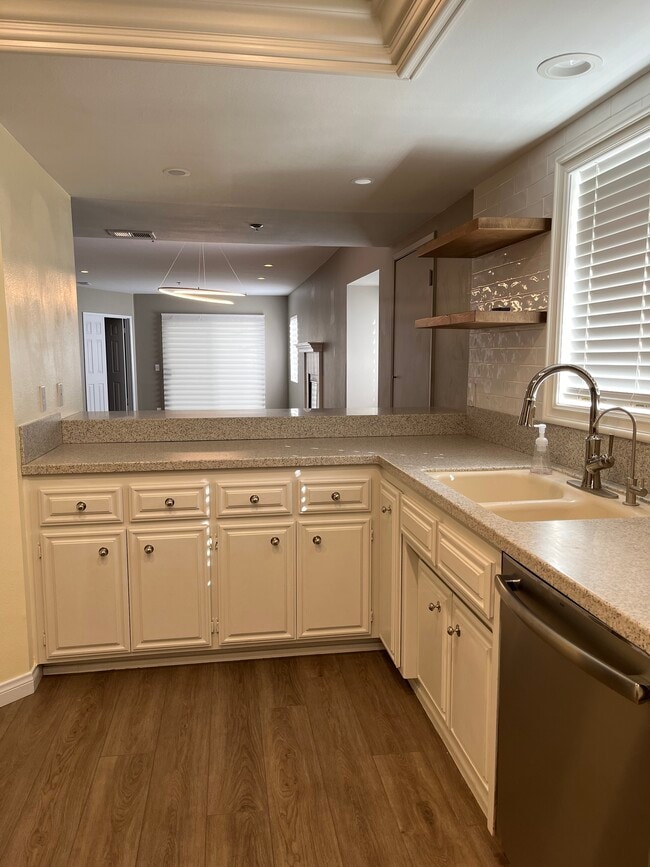 Building Photo - 1674 Eucalyptus Dr