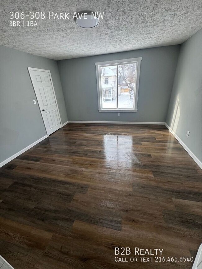 Foto del edificio - 306-308 Park Ave NW-