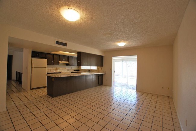 Foto del edificio - 5821 E Acoma Dr