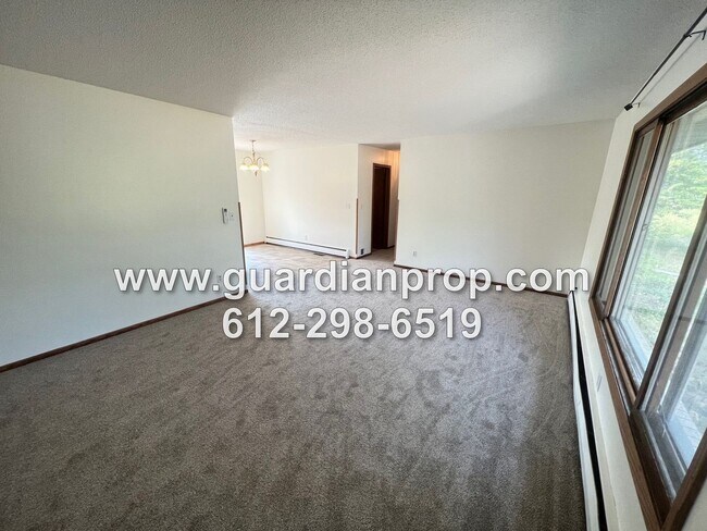 Foto del edificio - Lino Lakes House Available Now, Large Lowe...