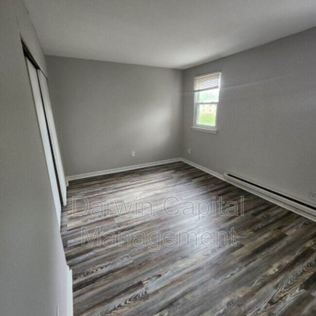 Building Photo - 676 Tara Dr