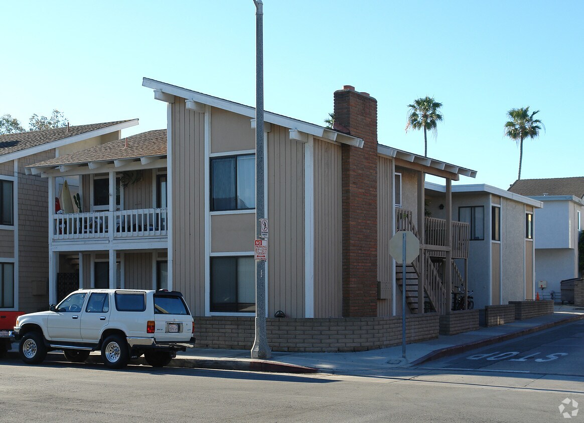 Primary Photo - 901 E Balboa Blvd
