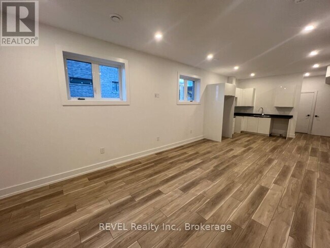 Photo du bâtiment - 6129 Curlin Cres