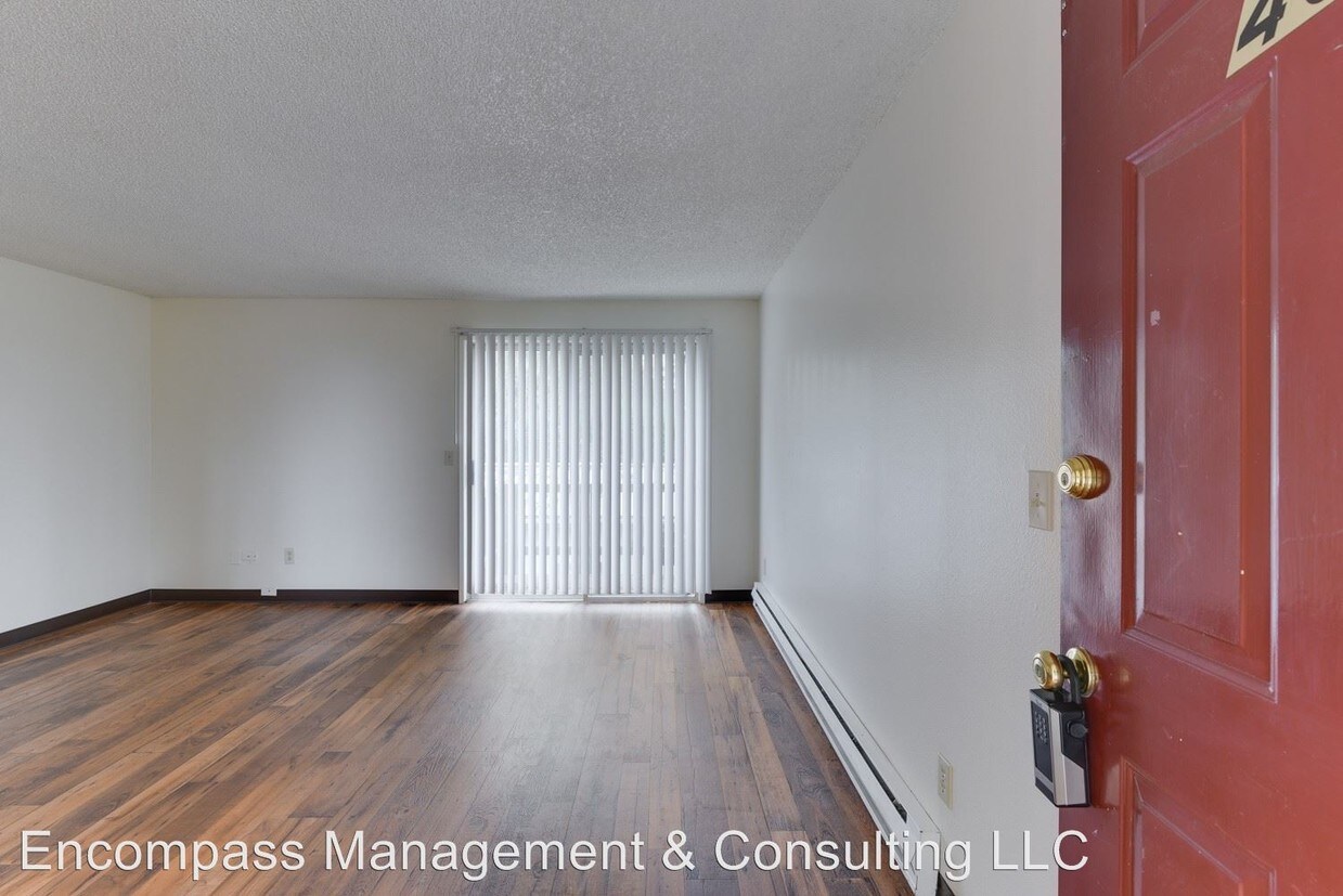 Primary Photo - 390 Madrona Ave S