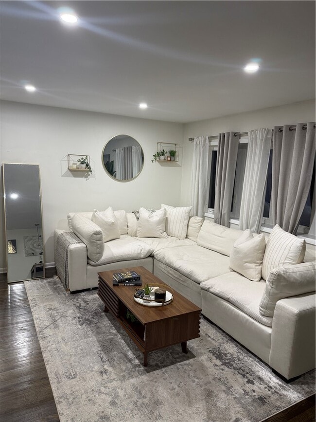 Foto del edificio - 1560 Blossom Rd