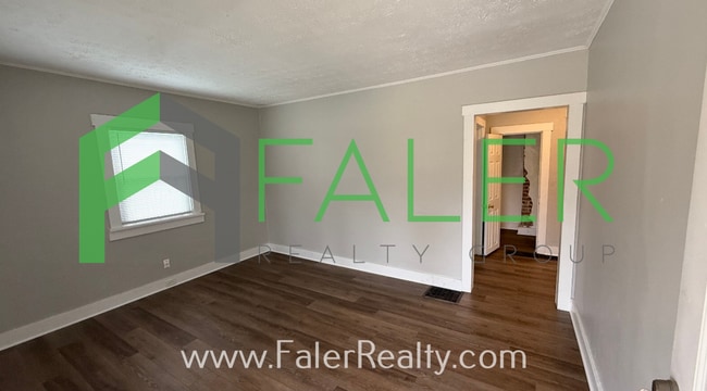 Building Photo - Charming 2-Bedroom Home