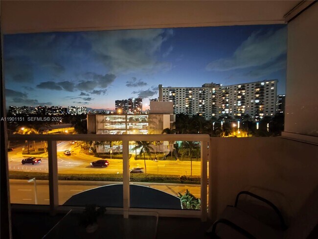 Foto del edificio - 19201 Collins Ave