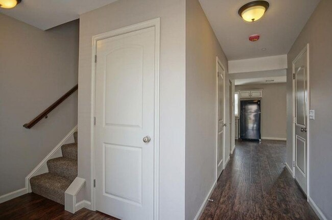 Building Photo - 20 Spring View