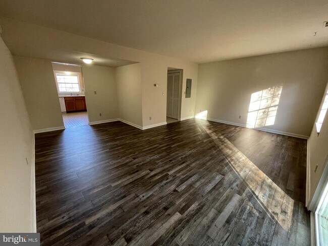Building Photo - 16126 Clarence Ct