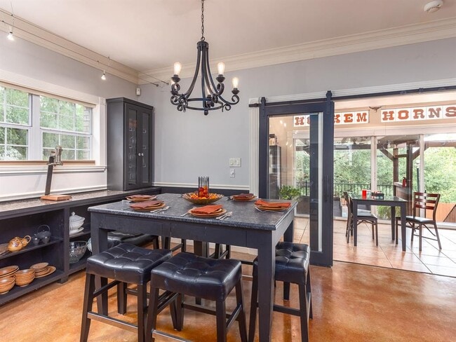 Foto del edificio - 1900 Red Rock Dr