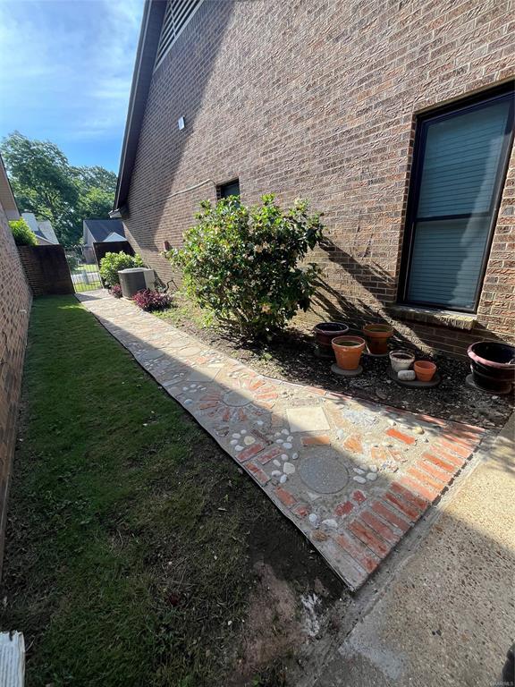 Foto del edificio - 387 Mitchell Ave