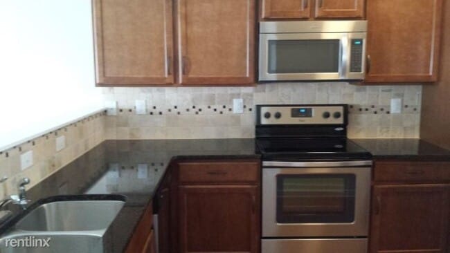 Building Photo - 3 br, 2.5 bath Townhome - 811 Summerlake Dr